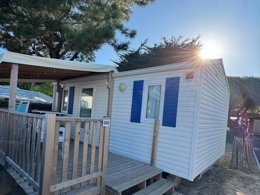 Camping Pas Cher vous présente avec son site Officiel campingpascher.fr, le Camping La Parée Du Jonc classé 3 étoiles, situé sur la commune de Saint Jean De Monts dans le département Vendée (Pays De La Loire) en France. Le camping La Parée Du Jonc, vous présente un hébergement de type mobil-home. Le camping La Parée Du Jonc vous propose du sam. 20 juin au sam. 27 juin 2026, en promotion à -20% pour 7 nuits à 279 € au lieu de 350,0 € soit une Économie de 71 €. Cette location propose 10 dates différentes pour réserver votre séjour. Découvrez également les 1 autres gammes d'hébergements du camping. Les Avis clients pour le Camping La Parée Du Jonc sont excellents avec une note moyenne de 8 sur 10. Mer, Piscine chauffée, Piscine extérieure, Animations familiales, Club enfants, Aire de jeux enfants, Centre équestre, Cyclisme, Golf, Ping-pong, Piscine, Pétanque, Structure gonflable enfants, Terrain multisports, Bar, Dépôt de pain, Snack/Bar, Épicerie,... En savoir plus : cliquez-ICI.