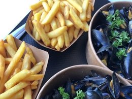 Camping Pas Cher vous présente avec son site Officiel campingpascher.fr, le Camping La Forêt classé 4 étoiles, situé sur la commune de Saint Jean De Monts dans le département Vendée (Pays De La Loire) en France. Le camping La Forêt, vous présente un hébergement de type lodge de 33 m² pour 5 personnes et télévision. Le camping La Forêt vous propose du lundi 25 mai au lundi 01 juin 2026 pour 7 nuits à 624.8€. Cette location propose 23 dates différentes pour réserver votre séjour. Découvrez également les 7 autres gammes d'hébergements du camping. Les Avis clients pour le Camping La Forêt sont de 7 sur 10. Mer, Piscine chauffée, Piscine extérieure, Animation enfants, Aire de jeux enfants, Canoë-kayak, Centre équestre, Court de tennis, Cyclisme, Golf, Ping-pong, Piscine, Planche à voile, Pétanque, Randonnée, Salle de jeux vidéo, Bar, Dépôt de pain, Pizzeria, Plats à emporter, Snack/Bar, Épicerie,... En savoir plus : cliquez-ICI.