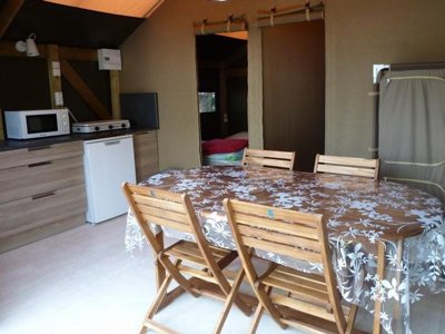 Cliquez pour découvrir toutes les photos de l'HÉBERGEMENT ! tente en toile et bois - Plein Sud photo 2