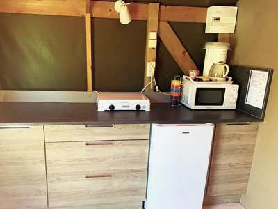 Cliquez pour découvrir toutes les photos de l'HÉBERGEMENT ! tente en toile et bois - Plein Sud photo 3