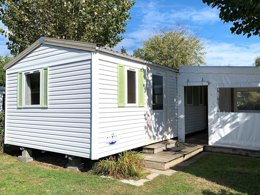 Camping Pas Cher vous présente avec son site Officiel campingpascher.fr, le Camping Plein Sud classé 4 étoiles, situé sur la commune de Saint Jean De Monts dans le département Vendée (Pays De La Loire) en France. Le camping Plein Sud, vous présente un hébergement de type mobil-home de 24 m² pour 4 personnes et télévision. Le camping Plein Sud vous propose du dimanche 26 avril au dimanche 03 mai 2026, en promotion à -14% pour 7 nuits à 258,85 € au lieu de 301,0 € soit une Économie de 42,15 €. Cette location propose 101 dates différentes pour réserver votre séjour. Découvrez également les 11 autres gammes d'hébergements du camping. Les Avis clients pour le Camping Plein Sud sont excellents avec une note moyenne de 8 sur 10. MerÉtang, Piscine chauffée, Piscine extérieure, Animations familiales, Club enfants, Aire de jeux enfants, Baby-foot, Canoë-kayak, Centre équestre, Cyclisme, Golf, Paddle, Ping-pong, Piscine, Planche à voile, Pétanque, Randonnée, Terrain multisports, Trampoline, Bar, Bureau de tabac, Dépôt de pain, Supermarché, Épicerie,... En savoir plus : cliquez-ICI.