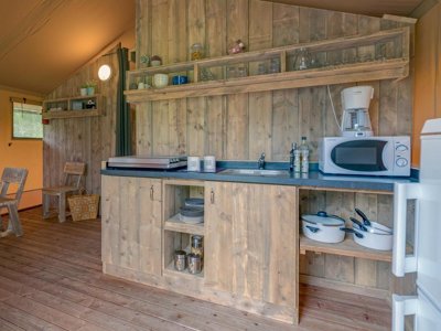 Cliquez pour découvrir toutes les photos de l'HÉBERGEMENT ! tente en toile et bois - Village De La Guyonniere photo 2