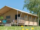 Camping Pas Cher vous présente avec son site Officiel campingpascher.fr, le Camping Village La Guyonniere classé 5 étoiles, situé sur la commune de Saint Julien Des Landes dans le département Vendée (Pays De La Loire) en France. Le camping Village La Guyonniere, vous présente un hébergement de type tente en toile et bois de 35 m² pour 6 personnes. Le camping Village La Guyonniere vous propose du dimanche 17 mai au dimanche 24 mai 2026 pour 7 nuits à 350€. Cette location propose 54 dates différentes pour réserver votre séjour. Découvrez également les 22 autres gammes d'hébergements du camping. Les Avis clients pour le Camping Village La Guyonniere sont excellents avec une note moyenne de 8 sur 10. Lac, Parc aquatique, Piscine couverte, Piscine extérieure, Animation enfants, Animations familiales, Club enfants, Aire de jeux enfants, Court de tennis, Flipper, Piscine, Pétanque, Structure gonflable enfants, Terrain de basketball, Terrain de football, Terrain de volley-ball, Terrain multisports, Bar, Dépôt de pain, Restaurant, Snack/Bar, Épicerie,... En savoir plus : cliquez-ICI.