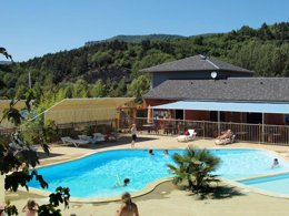 Camping Pas Cher vous présente avec son site Officiel campingpascher.fr, le Camping La Dourbie classé 4 étoiles, situé sur la commune de Saint Jean Du Bruel dans le département Aveyron (Midi Pyrénées) en France. Le camping La Dourbie vous propose un hébergement de type tente en toile et bois de 30 m² pour 2 personnes. L'établissement vous propose 8 autres types d'hébergements. Découvrez tous nos séjours à petits prix dans la commune et aux alentours de Saint Jean Du Bruel du département : Aveyron (Midi Pyrénées). Les Avis clients pour le Camping La Dourbie sont excellents avec une note moyenne de 8 sur 10. Piscine chauffée, Piscine extérieure, Animation enfants, Animations familiales, Aire de jeux enfants, Canoë-kayak, Centre équestre, Cyclisme, Ping-pong, Pétanque, Randonnée, Structure gonflable enfants, Trampoline, Bar, Dépôt de pain, Pizzeria, Plats à emporter, Snack/Bar, Épicerie,... En savoir plus : cliquez-ICI.