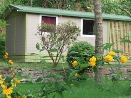 Camping Pas Cher vous présente avec son site Officiel campingpascher.fr, le Camping Les Sources classé 3 étoiles, situé sur la commune de Saint Jean Du Gard dans le département Gard (Languedoc Roussillon) en France. Le camping Les Sources, vous présente un hébergement de type chalet de 30 m². Le camping Les Sources vous propose du mercredi 01 avril au mercredi 08 avril 2026 pour 7 nuits à 623€. Cette location propose 118 dates différentes pour réserver votre séjour. Découvrez également les 8 autres gammes d'hébergements du camping. Les Avis clients pour le Camping Les Sources sont de 7 sur 10. Piscine chauffée, Piscine extérieure, Animations familiales, Aire de jeux enfants, Baby-foot, Cyclisme, Flipper, Ping-pong, Piscine, Pétanque, Randonnée, Bar, Dépôt de pain, Plats à emporter, Restaurant, Snack/Bar, Épicerie,... En savoir plus : cliquez-ICI.