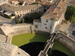 Camping Pas Cher vous présente avec son site Officiel campingpascher.fr, le Camping Les Sources classé 3 étoiles, situé sur la commune de Saint Jean Du Gard dans le département Gard (Languedoc Roussillon) en France. Le camping Les Sources, vous présente un hébergement de type chalet de 30 m². Le camping Les Sources vous propose du mercredi 01 avril au mercredi 08 avril 2026 pour 7 nuits à 623€. Cette location propose 118 dates différentes pour réserver votre séjour. Découvrez également les 8 autres gammes d'hébergements du camping. Les Avis clients pour le Camping Les Sources sont de 7 sur 10. Piscine chauffée, Piscine extérieure, Animations familiales, Aire de jeux enfants, Baby-foot, Cyclisme, Flipper, Ping-pong, Piscine, Pétanque, Randonnée, Bar, Dépôt de pain, Plats à emporter, Restaurant, Snack/Bar, Épicerie,... En savoir plus : cliquez-ICI.