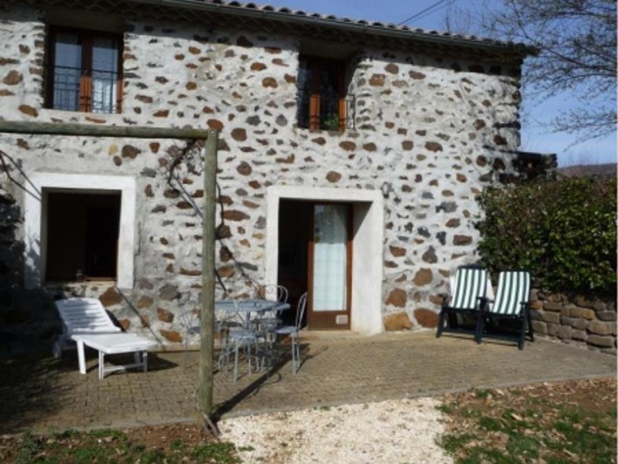 Camping Pas Cher vous présente avec son site Officiel campingpascher.fr, le Camping Les Arches classé 4 étoiles, situé sur la commune de Saint Jean Le Centenier dans le département Ardèche (Rhône Alpes) en France. Le camping Les Arches, vous présente un hébergement de type lodge de 45 m². Le camping Les Arches vous propose du dimanche 27 septembre au dimanche 04 octobre 2026 pour 7 nuits à 414€. Cette location propose 118 dates différentes pour réserver votre séjour. Découvrez également les 16 autres gammes d'hébergements du camping. Les Avis clients pour le Camping Les Arches sont excellents avec une note moyenne de 8 sur 10. Rivière, Piscine chauffée, Piscine extérieure, Animation enfants, Animations familiales, Club enfants, Aire de jeux enfants, Baby-foot, Canoë-kayak, Centre équestre, Cyclisme, Parcours sportif, Ping-pong, Pétanque, Randonnée, Terrain de football, Terrain de volley-ball, Bar, Dépôt de pain, Pizzeria, Plats à emporter, Snack/Bar,... En savoir plus : cliquez-ICI.