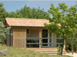 Camping Pas Cher vous présente avec son site Officiel campingpascher.fr, le Camping Les Arches classé 4 étoiles, situé sur la commune de Saint Jean Le Centenier dans le département Ardèche (Rhône Alpes) en France. Le camping Les Arches, vous présente un hébergement de type chalet pour 4 personnes. Le camping Les Arches vous propose du dimanche 15 mars au dimanche 22 mars 2026 pour 7 nuits à 414€. Cette location propose 222 dates différentes pour réserver votre séjour. Découvrez également les 16 autres gammes d'hébergements du camping. Les Avis clients pour le Camping Les Arches sont excellents avec une note moyenne de 8 sur 10. Rivière, Piscine chauffée, Piscine extérieure, Animation enfants, Animations familiales, Club enfants, Aire de jeux enfants, Baby-foot, Canoë-kayak, Centre équestre, Cyclisme, Parcours sportif, Ping-pong, Pétanque, Randonnée, Terrain de football, Terrain de volley-ball, Bar, Dépôt de pain, Pizzeria, Plats à emporter, Snack/Bar,... En savoir plus : cliquez-ICI.