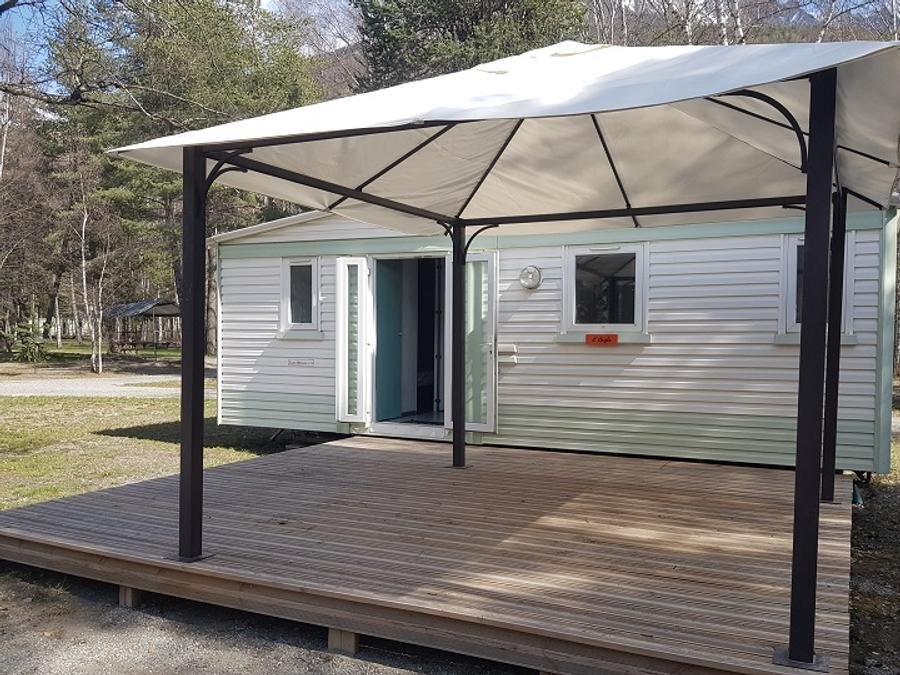 Camping Pas Cher vous présente avec son site Officiel campingpascher.fr, le Camping L'Iscle De Prelles classé 3 étoiles, situé sur la commune de Saint Martin De Queyrieres dans le département Hautes-alpes (Provence Alpes Côte D'azur) en France. Le camping L'Iscle De Prelles vous propose un hébergement de type mobil-home de 26 m² (télévision). L'établissement vous propose 11 autres types d'hébergements. Découvrez tous nos séjours à petits prix dans la commune et aux alentours de Saint Martin De Queyrieres du département : Hautes-alpes (Provence Alpes Côte D'azur). Les Avis clients pour le Camping L'Iscle De Prelles sont de 7 sur 10. Piscine chauffée, Piscine extérieure, Animations familiales, Club enfants, Aire de jeux enfants, Canoë-kayak, Centre équestre, Court de tennis, Ping-pong, Pétanque, Randonnée, Trampoline, Bar, Boulangerie, Dépôt de pain, Plats à emporter, Station-service, Supermarché, Épicerie,... En savoir plus : cliquez-ICI.