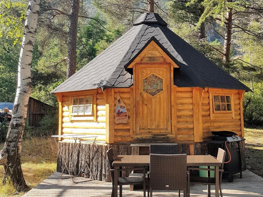 Camping Pas Cher vous présente avec son site Officiel campingpascher.fr, le Camping L'Iscle De Prelles classé 3 étoiles, situé sur la commune de Saint Martin De Queyrieres dans le département Hautes-alpes (Provence Alpes Côte D'azur) en France. Le camping L'Iscle De Prelles vous propose un hébergement de type hébergement insolite de 17 m². Cet hébergement propose plus de 25 dates différentes pour réserver ! Pour dévouvrir la période la moins chère, consultez la rubrique 'Tarifs' et sélectionnez votre mois de départ. L'établissement vous propose 11 autres types d'hébergements. Découvrez tous nos séjours à petits prix dans la commune et aux alentours de Saint Martin De Queyrieres du département : Hautes-alpes (Provence Alpes Côte D'azur). Les Avis clients pour le Camping L'Iscle De Prelles sont de 7 sur 10. Piscine chauffée, Piscine extérieure, Animations familiales, Club enfants, Aire de jeux enfants, Canoë-kayak, Centre équestre, Court de tennis, Ping-pong, Pétanque, Randonnée, Trampoline, Bar, Boulangerie, Dépôt de pain, Plats à emporter, Station-service, Supermarché, Épicerie,... En savoir plus : cliquez-ICI.