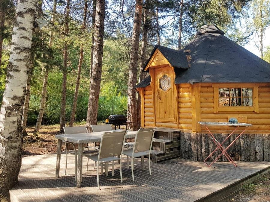 Camping Pas Cher vous présente avec son site Officiel campingpascher.fr, le Camping L'Iscle De Prelles classé 3 étoiles, situé sur la commune de Saint Martin De Queyrieres dans le département Hautes-alpes (Provence Alpes Côte D'azur) en France. Le camping L'Iscle De Prelles vous propose un hébergement de type hébergement insolite de 10 m². Cet hébergement propose plus de 47 dates différentes pour réserver ! Pour dévouvrir la période la moins chère, consultez la rubrique 'Tarifs' et sélectionnez votre mois de départ. L'établissement vous propose 11 autres types d'hébergements. Découvrez tous nos séjours à petits prix dans la commune et aux alentours de Saint Martin De Queyrieres du département : Hautes-alpes (Provence Alpes Côte D'azur). Les Avis clients pour le Camping L'Iscle De Prelles sont de 7 sur 10. Piscine chauffée, Piscine extérieure, Animations familiales, Club enfants, Aire de jeux enfants, Canoë-kayak, Centre équestre, Court de tennis, Ping-pong, Pétanque, Randonnée, Trampoline, Bar, Boulangerie, Dépôt de pain, Plats à emporter, Station-service, Supermarché, Épicerie,... En savoir plus : cliquez-ICI.
