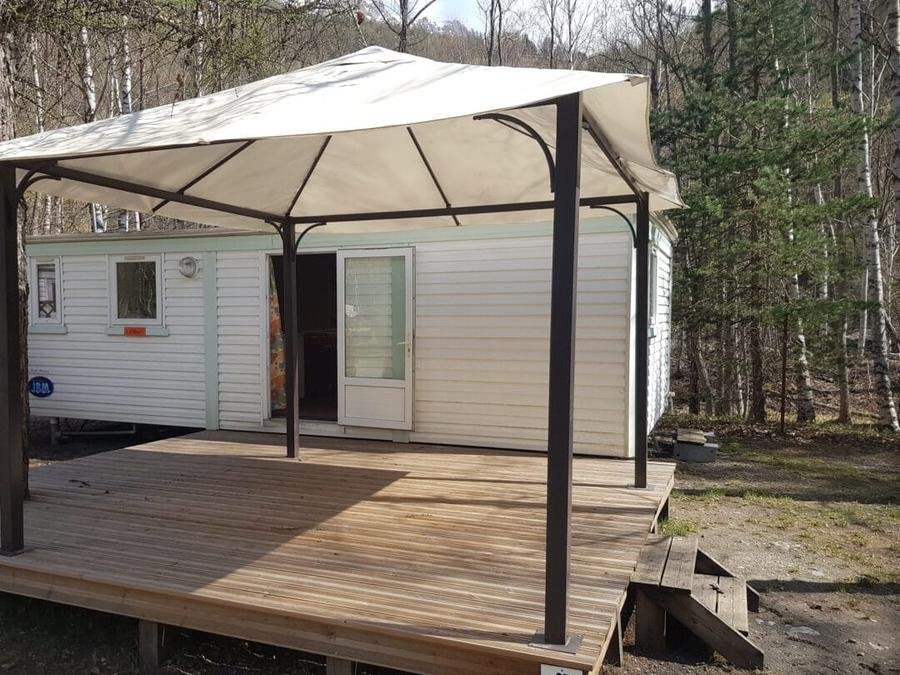 Camping Pas Cher vous présente avec son site Officiel campingpascher.fr, le Camping L'Iscle De Prelles classé 3 étoiles, situé sur la commune de Saint Martin De Queyrieres dans le département Hautes-alpes (Provence Alpes Côte D'azur) en France. Le camping L'Iscle De Prelles vous propose un hébergement de type mobil-home de 26 m² (télévision). L'établissement vous propose 11 autres types d'hébergements. Découvrez tous nos séjours à petits prix dans la commune et aux alentours de Saint Martin De Queyrieres du département : Hautes-alpes (Provence Alpes Côte D'azur). Les Avis clients pour le Camping L'Iscle De Prelles sont de 7 sur 10. Piscine chauffée, Piscine extérieure, Animations familiales, Club enfants, Aire de jeux enfants, Canoë-kayak, Centre équestre, Court de tennis, Ping-pong, Pétanque, Randonnée, Trampoline, Bar, Boulangerie, Dépôt de pain, Plats à emporter, Station-service, Supermarché, Épicerie,... En savoir plus : cliquez-ICI.