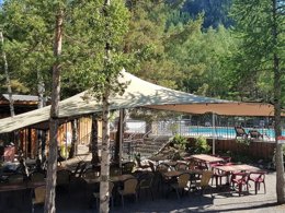 Camping Pas Cher vous présente avec son site Officiel campingpascher.fr, le Camping L'Iscle De Prelles classé 3 étoiles, situé sur la commune de Saint Martin De Queyrieres dans le département Hautes-alpes (Provence Alpes Côte D'azur) en France. Le camping L'Iscle De Prelles, vous présente un hébergement de type hébergement insolite de 17 m². Le camping L'Iscle De Prelles vous propose du dimanche 03 mai au dimanche 10 mai 2026, en promotion à -13% pour 7 nuits à 329 € au lieu de 379,0 € soit une Économie de 50 €. Cette location propose 80 dates différentes pour réserver votre séjour. Découvrez également les 11 autres gammes d'hébergements du camping. Les Avis clients pour le Camping L'Iscle De Prelles sont de 7 sur 10. Piscine chauffée, Piscine extérieure, Animations familiales, Club enfants, Aire de jeux enfants, Canoë-kayak, Centre équestre, Court de tennis, Ping-pong, Pétanque, Randonnée, Trampoline, Bar, Boulangerie, Dépôt de pain, Plats à emporter, Station-service, Supermarché, Épicerie,... En savoir plus : cliquez-ICI.