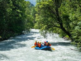 Camping Pas Cher vous présente avec son site Officiel campingpascher.fr, le Camping L'Iscle De Prelles classé 3 étoiles, situé sur la commune de Saint Martin De Queyrieres dans le département Hautes-alpes (Provence Alpes Côte D'azur) en France. Le camping L'Iscle De Prelles, vous présente un hébergement de type mobil-home de 24 m² et télévision. Le camping L'Iscle De Prelles vous propose du jeudi 30 avril au jeudi 07 mai 2026, en promotion à -12% pour 7 nuits à 350 € au lieu de 400,0 € soit une Économie de 50 €. Cette location propose 81 dates différentes pour réserver votre séjour. Découvrez également les 11 autres gammes d'hébergements du camping. Les Avis clients pour le Camping L'Iscle De Prelles sont de 7 sur 10. Piscine chauffée, Piscine extérieure, Animations familiales, Club enfants, Aire de jeux enfants, Canoë-kayak, Centre équestre, Court de tennis, Ping-pong, Pétanque, Randonnée, Trampoline, Bar, Boulangerie, Dépôt de pain, Plats à emporter, Station-service, Supermarché, Épicerie,... En savoir plus : cliquez-ICI.