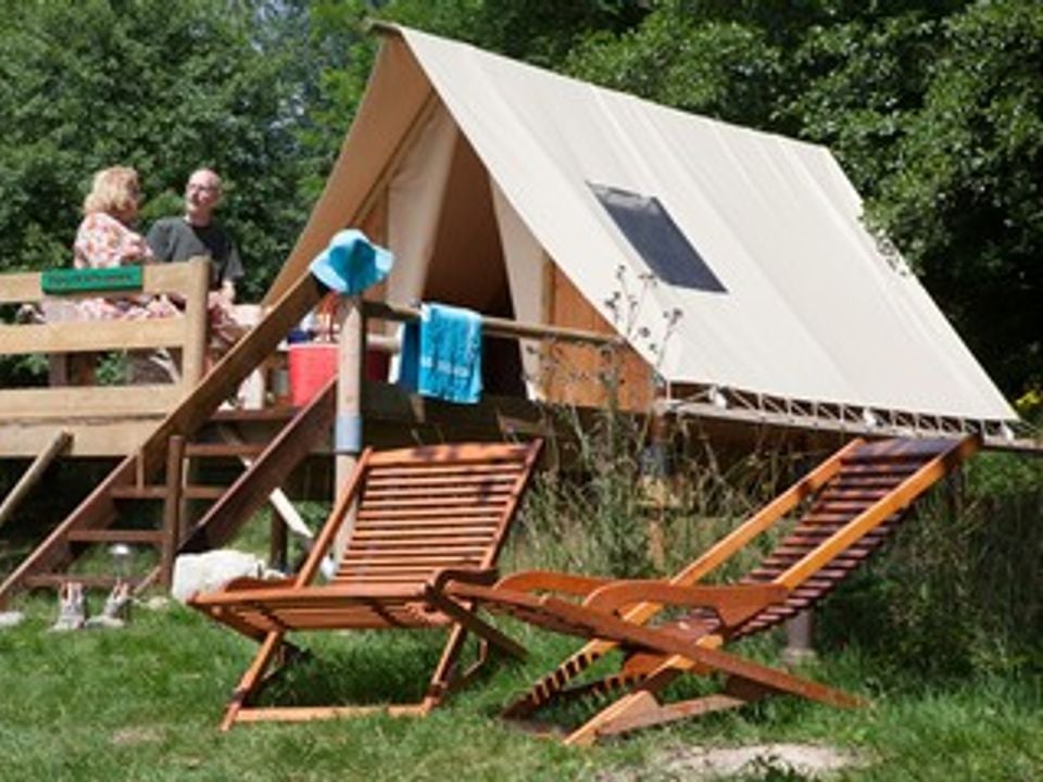 Camping Pas Cher vous présente avec son site Officiel campingpascher.fr, le Camping La Fougeraie classé 3 étoiles, situé sur la commune de Saint Léger De Fougeret dans le département Nièvre (Bourgogne) en France. Le camping La Fougeraie vous propose un hébergement de type tente. L'établissement vous propose 11 autres types d'hébergements. Découvrez tous nos séjours à petits prix dans la commune et aux alentours de Saint Léger De Fougeret du département : Nièvre (Bourgogne). Les Avis clients pour le Camping La Fougeraie sont excellents avec une note moyenne de 8 sur 10. Piscine chauffée, Piscine extérieure, Aire de jeux enfants, Cyclisme, Golf, Ping-pong, Pétanque, Randonnée, Structure gonflable enfants, Terrain de football, Bar, Dépôt de pain, Pizzeria, Plats à emporter, Épicerie,... En savoir plus : cliquez-ICI.