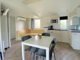 Camping Pas Cher vous présente avec son site Officiel campingpascher.fr, le Camping CAMPING DU PRE DES MOINES classé 3 étoiles, situé sur la commune de Saint Leu D'esserent dans le département Oise (Picardie) en France. Le camping CAMPING DU PRE DES MOINES vous propose un hébergement de type mobil-home de 40 m² pour 2 personnes avec climatisation (télévision). L'établissement vous propose 13 autres types d'hébergements. Découvrez tous nos séjours à petits prix dans la commune et aux alentours de Saint Leu D'esserent du département : Oise (Picardie). Les Avis clients pour le Camping CAMPING DU PRE DES MOINES sont de 7 sur 10. Aire de jeux enfants, Baby-foot, Centre équestre, Court de tennis, Golf, Ping-pong, Piscine, Pétanque, Trampoline, Dépôt de pain, Restaurant, Épicerie,... En savoir plus : cliquez-ICI.