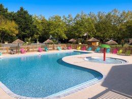Camping Pas Cher vous présente avec son site Officiel campingpascher.fr, le Camping Les Maraises classé 3 étoiles, situé sur la commune de Saint Martin De Ré dans le département Charente-maritime (Poitou Charentes) en France. Le camping Les Maraises, vous présente un hébergement de type tente de 20 m² pour 5 personnes. Le camping Les Maraises vous propose du sam. 06 juin au sam. 13 juin 2026 avec un DÉPART DEMAIN pour 7 nuits à 270€. Cette location propose 33 dates différentes pour réserver votre séjour. Découvrez également les 10 autres gammes d'hébergements du camping. Les Avis clients pour le Camping Les Maraises sont excellents avec une note moyenne de 8 sur 10. Piscine chauffée, Piscine extérieure, Animations familiales, Club enfants, Aire de jeux enfants, Centre équestre, Court de tennis, Cyclisme, Golf, Ping-pong, Pétanque, Salle de jeux vidéo, Sports nautiques, Terrain de football, Terrain multisports, Bar, Dépôt de pain, Snack/Bar,... En savoir plus : cliquez-ICI.
