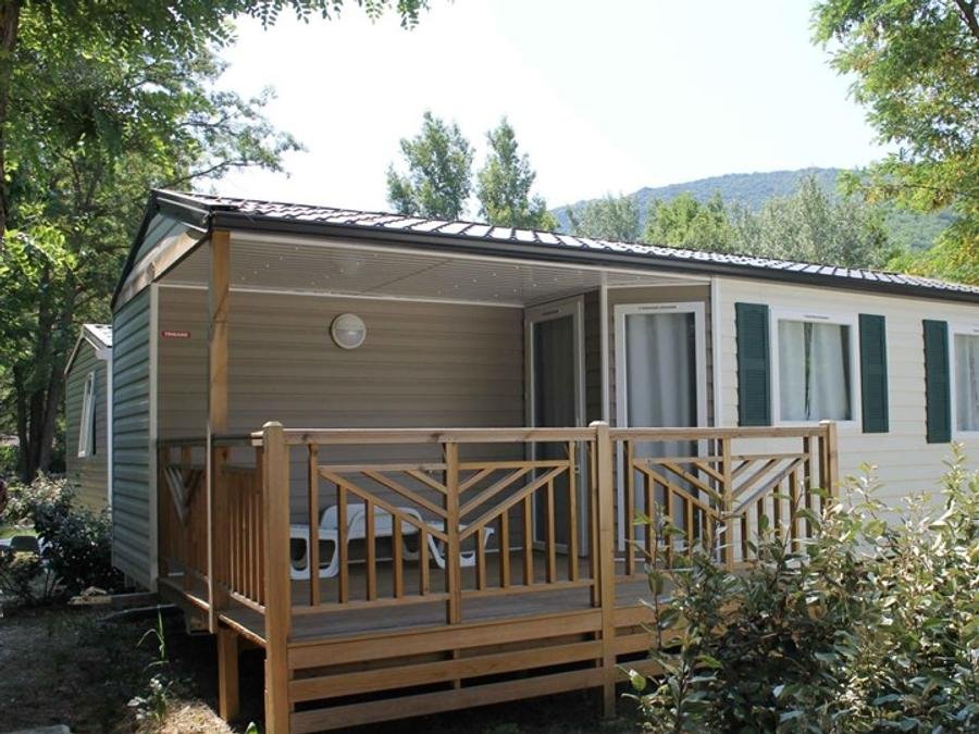 Camping Pas Cher vous présente avec son site Officiel campingpascher.fr, le Camping Flower La Rivière classé 3 étoiles, situé sur la commune de Saint Maime dans le département Alpes-de-haute-provence (Provence Alpes Côte D'azur) en France. Le camping Flower La Rivière, vous présente un hébergement de type mobil-home de 27 m². Le camping Flower La Rivière vous propose du lundi 10 août au lundi 17 août 2026, en promotion à -5% pour 7 nuits à 930,75 € au lieu de 985,0 € soit une Économie de 54,25 €. Cette location propose 46 dates différentes pour réserver votre séjour. Découvrez également les 22 autres gammes d'hébergements du camping. Les Avis clients pour le Camping Flower La Rivière sont de 7 sur 10. LacÉtang, Piscine extérieure, Animation ados, Animation enfants, Animations familiales, Aire de jeux enfants, Centre équestre, Court de tennis, Golf, Ping-pong, Plongée, Pétanque, Randonnée, Salle de fitness, Terrain de football, Terrain multisports, Bar, Boulangerie, Bureau de tabac, Dépôt de pain, Pizzeria, Plats à emporter, Snack/Bar, Supermarché, Épicerie,... En savoir plus : cliquez-ICI.
