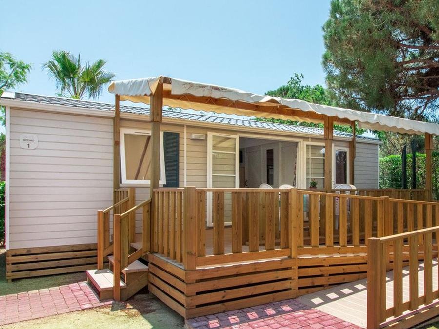 Camping Pas Cher vous présente avec son site Officiel campingpascher.fr, le Camping Flower La Rivière classé 3 étoiles, situé sur la commune de Saint Maime dans le département Alpes-de-haute-provence (Provence Alpes Côte D'azur) en France. Le camping Flower La Rivière vous propose un hébergement de type mobil-home de 35 m² pour 1 personne. L'établissement vous propose 22 autres types d'hébergements. Découvrez tous nos séjours à petits prix dans la commune et aux alentours de Saint Maime du département : Alpes-de-haute-provence (Provence Alpes Côte D'azur). Les Avis clients pour le Camping Flower La Rivière sont de 7 sur 10. LacÉtang, Piscine extérieure, Animation ados, Animation enfants, Animations familiales, Aire de jeux enfants, Centre équestre, Court de tennis, Golf, Ping-pong, Plongée, Pétanque, Salle de fitness, Terrain de football, Terrain multisports, Bar, Boulangerie, Bureau de tabac, Dépôt de pain, Pizzeria, Plats à emporter, Snack/Bar, Supermarché, Épicerie,... En savoir plus : cliquez-ICI.