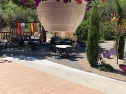 Camping Pas Cher vous présente avec son site Officiel campingpascher.fr, le Camping Flower La Rivière classé 3 étoiles, situé sur la commune de Saint Maime dans le département Alpes-de-haute-provence (Provence Alpes Côte D'azur) en France. Le camping Flower La Rivière, vous présente un hébergement de type tente en toile et bois de 46 m² pour 1 personne. Le camping Flower La Rivière vous propose du jeudi 30 avril au jeudi 07 mai 2026 pour 7 nuits à 357€. Cette location propose 127 dates différentes pour réserver votre séjour. Découvrez également les 15 autres gammes d'hébergements du camping. Les Avis clients pour le Camping Flower La Rivière sont de 7 sur 10. LacÉtang, Piscine extérieure, Animation ados, Animation enfants, Animations familiales, Aire de jeux enfants, Centre équestre, Court de tennis, Golf, Ping-pong, Plongée, Pétanque, Randonnée, Salle de fitness, Terrain de football, Terrain multisports, Bar, Boulangerie, Bureau de tabac, Dépôt de pain, Pizzeria, Plats à emporter, Snack/Bar, Supermarché, Épicerie,... En savoir plus : cliquez-ICI.