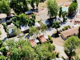 Camping Pas Cher vous présente avec son site Officiel campingpascher.fr, le Camping Flower La Rivière classé 3 étoiles, situé sur la commune de Saint Maime dans le département Alpes-de-haute-provence (Provence Alpes Côte D'azur) en France. Le camping Flower La Rivière vous propose un hébergement de type tente en toile et bois de 32 m². L'établissement vous propose 15 autres types d'hébergements. Découvrez tous nos séjours à petits prix dans la commune et aux alentours de Saint Maime du département : Alpes-de-haute-provence (Provence Alpes Côte D'azur). Les Avis clients pour le Camping Flower La Rivière sont de 7 sur 10. LacÉtang, Piscine extérieure, Animation ados, Animation enfants, Animations familiales, Aire de jeux enfants, Centre équestre, Court de tennis, Golf, Ping-pong, Plongée, Pétanque, Randonnée, Salle de fitness, Terrain de football, Terrain multisports, Bar, Boulangerie, Bureau de tabac, Dépôt de pain, Pizzeria, Plats à emporter, Snack/Bar, Supermarché, Épicerie,... En savoir plus : cliquez-ICI.