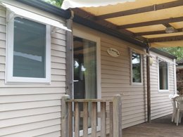 Camping Pas Cher vous présente avec son site Officiel campingpascher.fr, le Camping Flower La Rivière classé 3 étoiles, situé sur la commune de Saint Maime dans le département Alpes-de-haute-provence (Provence Alpes Côte D'azur) en France. Le camping Flower La Rivière vous propose un hébergement de type mobil-home de 32 m² pour 3 personnes avec climatisation (télévision). L'établissement vous propose 15 autres types d'hébergements. Découvrez tous nos séjours à petits prix dans la commune et aux alentours de Saint Maime du département : Alpes-de-haute-provence (Provence Alpes Côte D'azur). Les Avis clients pour le Camping Flower La Rivière sont de 7 sur 10. LacÉtang, Piscine extérieure, Animation ados, Animation enfants, Animations familiales, Aire de jeux enfants, Centre équestre, Court de tennis, Golf, Ping-pong, Plongée, Pétanque, Randonnée, Salle de fitness, Terrain de football, Terrain multisports, Bar, Boulangerie, Bureau de tabac, Dépôt de pain, Pizzeria, Plats à emporter, Snack/Bar, Supermarché, Épicerie,... En savoir plus : cliquez-ICI.