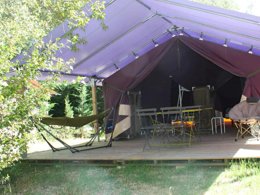Camping Pas Cher vous présente avec son site Officiel campingpascher.fr, le Camping Flower La Rivière classé 3 étoiles, situé sur la commune de Saint Maime dans le département Alpes-de-haute-provence (Provence Alpes Côte D'azur) en France. Le camping Flower La Rivière, vous présente un hébergement de type mobil-home de 35 m² pour 6 personnes avec climatisation et télévision. Le camping Flower La Rivière vous propose du mardi 07 avril au mardi 14 avril 2026 pour 7 nuits à 651€. Cette location propose 84 dates différentes pour réserver votre séjour. Découvrez également les 15 autres gammes d'hébergements du camping. Les Avis clients pour le Camping Flower La Rivière sont de 7 sur 10. LacÉtang, Piscine extérieure, Animation ados, Animation enfants, Animations familiales, Aire de jeux enfants, Centre équestre, Court de tennis, Golf, Ping-pong, Plongée, Pétanque, Randonnée, Salle de fitness, Terrain de football, Terrain multisports, Bar, Boulangerie, Bureau de tabac, Dépôt de pain, Pizzeria, Plats à emporter, Snack/Bar, Supermarché, Épicerie,... En savoir plus : cliquez-ICI.