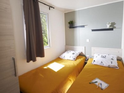 Cliquez pour découvrir toutes les photos de l'HÉBERGEMENT ! mobil-home - Le Sous Bois photo 2