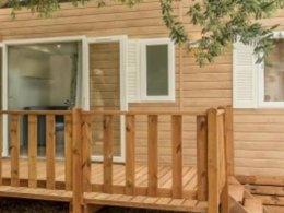 Camping Pas Cher vous présente avec son site Officiel campingpascher.fr, le Camping Le Sous Bois classé 4 étoiles, situé sur la commune de Saint Maurice D'ibie dans le département Ardèche (Rhône Alpes) en France. Le camping Le Sous Bois, vous présente un hébergement de type mobil-home de 33 m² avec climatisation. Le camping Le Sous Bois vous propose du dimanche 19 avril au dimanche 26 avril 2026 pour 7 nuits à 287€. Cette location propose 36 dates différentes pour réserver votre séjour. Découvrez également les 11 autres gammes d'hébergements du camping. Les Avis clients pour le Camping Le Sous Bois sont excellents avec une note moyenne de 8 sur 10. Piscine extérieure, Animations familiales, Aire de jeux enfants, Baby-foot, Canoë-kayak, Centre équestre, Golf, Parcours sportif, Ping-pong, Piscine, Pétanque, Terrain de volley-ball, Terrain multisports, Bar, Dépôt de pain, Pizzeria, Plats à emporter, Snack/Bar, Supermarché, Épicerie,... En savoir plus : cliquez-ICI.