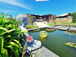 Camping Pas Cher vous présente avec son site Officiel campingpascher.fr, le Camping Menez Bichen - Paradis classé 4 étoiles, situé sur la commune de Saint Nic dans le département Finistère (Bretagne) en France. Le camping Menez Bichen - Paradis, vous présente un hébergement de type hébergement insolite de 16 m². Le camping Menez Bichen - Paradis vous propose du sam. 06 juin au sam. 13 juin 2026, en promotion à -11% pour 7 nuits à 169 € au lieu de 190,0 € soit une Économie de 21 €. Cette location propose 14 dates différentes pour réserver votre séjour. Découvrez également les 12 autres gammes d'hébergements du camping. Les Avis clients pour le Camping Menez Bichen - Paradis sont excellents avec une note moyenne de 8 sur 10. Animations familiales, Club enfants, Canoë-kayak, Centre équestre, Court de tennis, Ping-pong, Pétanque, Terrain de football, Restaurant, Snack/Bar, Supermarché, Épicerie,... En savoir plus : cliquez-ICI.