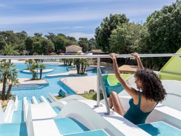 Camping Pas Cher vous présente avec son site Officiel campingpascher.fr, le Camping Le Logis classé 4 étoiles, situé sur la commune de Saint Palais Sur Mer dans le département Charente-maritime (Poitou Charentes) en France. Le camping Le Logis, vous présente un hébergement de type mobil-home. Le camping Le Logis vous propose du dimanche 06 septembre au dimanche 13 septembre 2026, en promotion à -22% pour 7 nuits à 230,40 € au lieu de 298,0 € soit une Économie de 67,60 €. Cette location propose 58 dates différentes pour réserver votre séjour. Découvrez également les 9 autres gammes d'hébergements du camping. Les Avis clients pour le Camping Le Logis sont de 7 sur 10. Lagon, Piscine extérieure, Animations familiales, Aire de jeux enfants, Canoë-kayak, Centre équestre, Court de tennis, Cyclisme, Golf, Ping-pong, Piscine, Planche à voile, Pétanque, Randonnée, Surf, Terrain de basketball, Terrain de football, Terrain multisports, Bar, Dépôt de pain, Plats à emporter, Supermarché, Épicerie,... En savoir plus : cliquez-ICI.