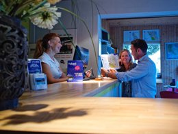 Camping Pas Cher vous présente avec son site Officiel campingpascher.fr, le Camping Le Logis classé 4 étoiles, situé sur la commune de Saint Palais Sur Mer dans le département Charente-maritime (Poitou Charentes) en France. Le camping Le Logis vous propose un hébergement de type mobil-home de 33 m² avec climatisation (télévision). L'établissement vous propose 19 autres types d'hébergements. Découvrez tous nos séjours à petits prix dans la commune et aux alentours de Saint Palais Sur Mer du département : Charente-maritime (Poitou Charentes). Les Avis clients pour le Camping Le Logis sont de 7 sur 10. Lagon, Piscine extérieure, Animations familiales, Aire de jeux enfants, Canoë-kayak, Centre équestre, Court de tennis, Cyclisme, Golf, Ping-pong, Piscine, Planche à voile, Pétanque, Randonnée, Surf, Terrain de basketball, Terrain de football, Terrain multisports, Bar, Dépôt de pain, Plats à emporter, Supermarché, Épicerie,... En savoir plus : cliquez-ICI.