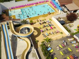 Camping Pas Cher vous présente avec son site Officiel campingpascher.fr, le Camping Les Ormeaux classé 3 étoiles, situé sur la commune de Saint Palais Sur Mer dans le département Charente-maritime (Poitou Charentes) en France. Le camping Les Ormeaux, vous présente un hébergement de type mobil-home pour 6 personnes. Le camping Les Ormeaux vous propose du sam. 04 juillet au sam. 11 juillet 2026 pour 7 nuits à 906€. Cette location propose 1 dates différentes pour réserver votre séjour. Découvrez également les 1 autres gammes d'hébergements du camping. Les Avis clients pour le Camping Les Ormeaux sont excellents avec une note moyenne de 8 sur 10. Mer, Piscine chauffée, Piscine extérieure, Animation enfants, Animations familiales, Aire de jeux enfants, Baby-foot, Canoë-kayak, Court de tennis, Jet-ski, Ping-pong, Pétanque, Randonnée, Structure gonflable enfants, Voile, Dépôt de pain, Plats à emporter, Snack/Bar, Supermarché,... En savoir plus : cliquez-ICI.