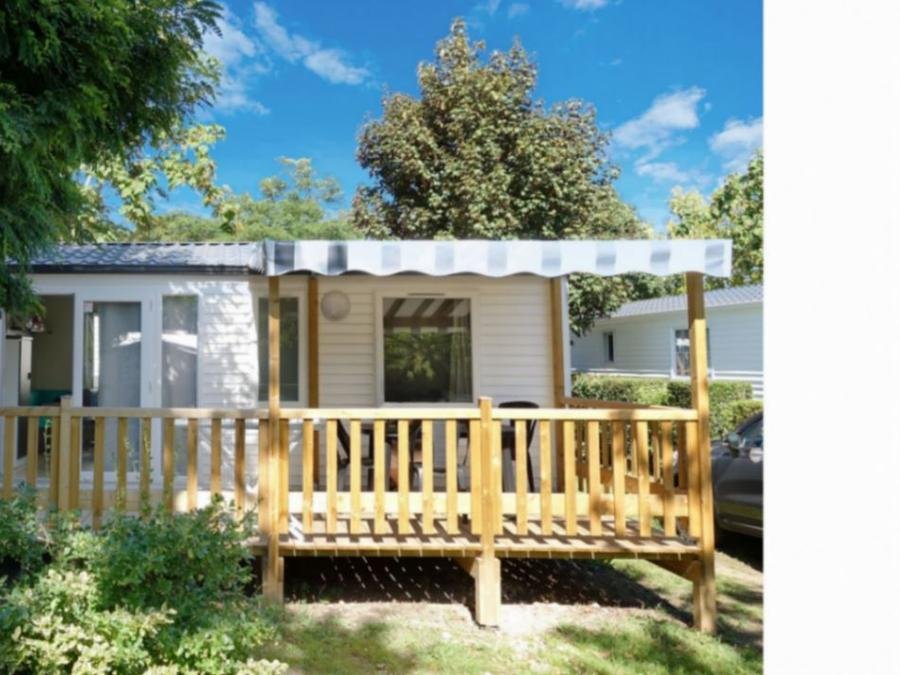 Camping Pas Cher vous présente avec son site Officiel campingpascher.fr, le Camping Paradis Des Pins - Royan classé 4 étoiles, situé sur la commune de Saint Palais Sur Mer dans le département Charente-maritime (Poitou Charentes) en France. Le camping Paradis Des Pins - Royan vous propose un hébergement de type mobil-home de 34 m² (télévision). L'établissement vous propose 22 autres types d'hébergements. Découvrez tous nos séjours à petits prix dans la commune et aux alentours de Saint Palais Sur Mer du département : Charente-maritime (Poitou Charentes). Les Avis clients pour le Camping Paradis Des Pins - Royan sont excellents avec une note moyenne de 8 sur 10. Piscine couverte, Piscine extérieure, Animations familiales, Club enfants, Aire de jeux enfants, Baby-foot, Centre équestre, Cyclisme, Flipper, Location de bateaux, Paddle, Ping-pong, Plongée, Pétanque, Randonnée, Salle de jeux vidéo, Structure gonflable enfants, Surf, Terrain de football, Trampoline, Bar, Boulangerie, Bureau de tabac, Dépôt de pain, Plats à emporter, Restaurant, Snack/Bar, Station-service, Supermarché, Épicerie,... En savoir plus : cliquez-ICI.