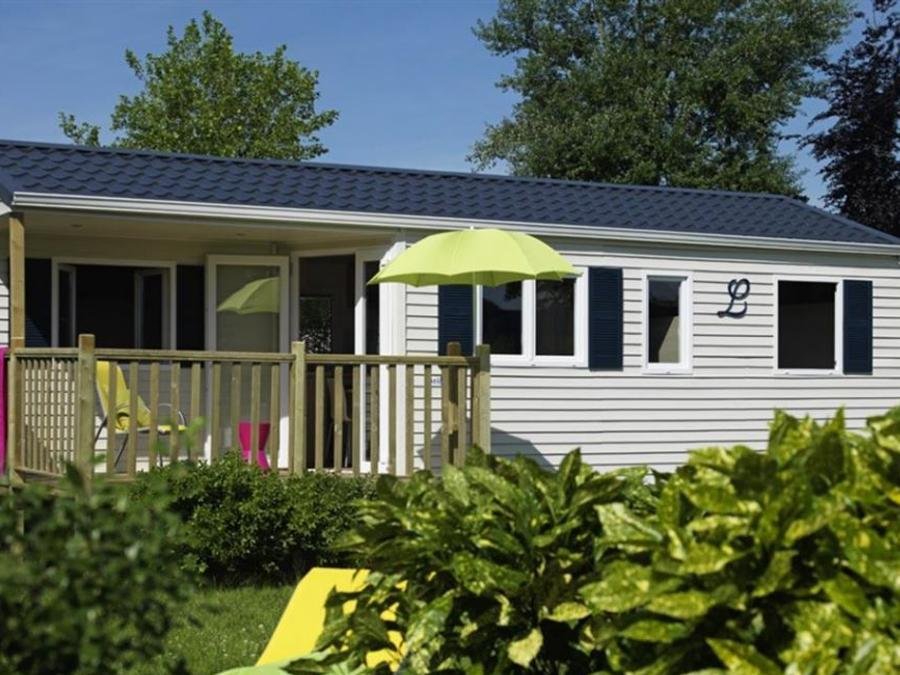 Camping Pas Cher vous présente avec son site Officiel campingpascher.fr, le Camping Paradis Des Pins - Royan classé 4 étoiles, situé sur la commune de Saint Palais Sur Mer dans le département Charente-maritime (Poitou Charentes) en France. Le camping Paradis Des Pins - Royan vous propose un hébergement de type mobil-home de 35 m² pour 6 personnes (télévision). L'établissement vous propose 22 autres types d'hébergements. Découvrez tous nos séjours à petits prix dans la commune et aux alentours de Saint Palais Sur Mer du département : Charente-maritime (Poitou Charentes). Les Avis clients pour le Camping Paradis Des Pins - Royan sont excellents avec une note moyenne de 8 sur 10. Piscine couverte, Piscine extérieure, Animations familiales, Club enfants, Aire de jeux enfants, Baby-foot, Centre équestre, Cyclisme, Flipper, Location de bateaux, Paddle, Ping-pong, Plongée, Pétanque, Randonnée, Salle de jeux vidéo, Structure gonflable enfants, Surf, Terrain de football, Trampoline, Bar, Boulangerie, Bureau de tabac, Dépôt de pain, Plats à emporter, Restaurant, Snack/Bar, Station-service, Supermarché, Épicerie,... En savoir plus : cliquez-ICI.