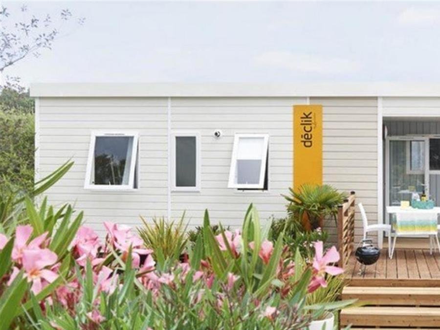 Camping Pas Cher vous présente avec son site Officiel campingpascher.fr, le Camping Paradis Les Pins - Royan classé 4 étoiles, situé sur la commune de Saint Palais Sur Mer dans le département Charente-maritime (Poitou Charentes) en France. Le camping Paradis Les Pins - Royan, vous présente un hébergement de type mobil-home de 29 m² et télévision. Le camping Paradis Les Pins - Royan vous propose du sam. 04 juillet au sam. 11 juillet 2026, en promotion à -10% pour 7 nuits à 539 € au lieu de 599,0 € soit une Économie de 60 €. Cette location propose 27 dates différentes pour réserver votre séjour. Découvrez également les 21 autres gammes d'hébergements du camping. Les Avis clients pour le Camping Paradis Les Pins - Royan sont excellents avec une note moyenne de 8 sur 10. Piscine couverte, Piscine extérieure, Animations familiales, Club enfants, Aire de jeux enfants, Baby-foot, Centre équestre, Cyclisme, Flipper, Location de bateaux, Paddle, Ping-pong, Plongée, Pétanque, Randonnée, Salle de jeux vidéo, Structure gonflable enfants, Surf, Terrain de football, Trampoline, Bar, Boulangerie, Bureau de tabac, Dépôt de pain, Plats à emporter, Restaurant, Snack/Bar, Station-service, Supermarché, Épicerie,... En savoir plus : cliquez-ICI.