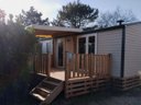 Camping Pas Cher vous présente avec son site Officiel campingpascher.fr, le Camping Paradis Des Pins - Royan classé 4 étoiles, situé sur la commune de Saint Palais Sur Mer dans le département Charente-maritime (Poitou Charentes) en France. Le camping Paradis Des Pins - Royan, vous présente un hébergement de type mobil-home de 30 m² pour 4 personnes avec climatisation et télévision. Le camping Paradis Des Pins - Royan vous propose du sam. 26 septembre au sam. 03 octobre 2026, en promotion à -20% pour 7 nuits à 189 € au lieu de 238,0 € soit une Économie de 49 €. Cette location propose 36 dates différentes pour réserver votre séjour. Découvrez également les 20 autres gammes d'hébergements du camping. Les Avis clients pour le Camping Paradis Des Pins - Royan sont excellents avec une note moyenne de 8 sur 10. Piscine couverte, Piscine extérieure, Animations familiales, Club enfants, Aire de jeux enfants, Baby-foot, Centre équestre, Cyclisme, Flipper, Location de bateaux, Paddle, Ping-pong, Plongée, Pétanque, Randonnée, Salle de jeux vidéo, Structure gonflable enfants, Surf, Terrain de football, Trampoline, Bar, Boulangerie, Bureau de tabac, Dépôt de pain, Plats à emporter, Restaurant, Snack/Bar, Station-service, Supermarché, Épicerie,... En savoir plus : cliquez-ICI.