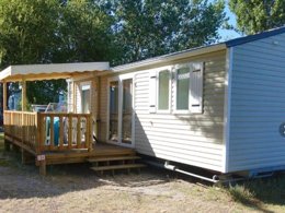 Camping Pas Cher vous présente avec son site Officiel campingpascher.fr, le Camping Paradis Des Pins - Royan classé 4 étoiles, situé sur la commune de Saint Palais Sur Mer dans le département Charente-maritime (Poitou Charentes) en France. Le camping Paradis Des Pins - Royan, vous présente un hébergement de type mobil-home pour 4 personnes et télévision. Le camping Paradis Des Pins - Royan vous propose du sam. 26 septembre au sam. 03 octobre 2026, en promotion à -21% pour 7 nuits à 159 € au lieu de 202,0 € soit une Économie de 43 €. Cette location propose 30 dates différentes pour réserver votre séjour. Découvrez également les 20 autres gammes d'hébergements du camping. Les Avis clients pour le Camping Paradis Des Pins - Royan sont excellents avec une note moyenne de 8 sur 10. Piscine couverte, Piscine extérieure, Animations familiales, Club enfants, Aire de jeux enfants, Baby-foot, Centre équestre, Cyclisme, Flipper, Location de bateaux, Paddle, Ping-pong, Plongée, Pétanque, Randonnée, Salle de jeux vidéo, Structure gonflable enfants, Surf, Terrain de football, Trampoline, Bar, Boulangerie, Bureau de tabac, Dépôt de pain, Plats à emporter, Restaurant, Snack/Bar, Station-service, Supermarché, Épicerie,... En savoir plus : cliquez-ICI.