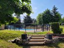 Camping Pas Cher vous présente avec son site Officiel campingpascher.fr, le Camping Ushuaïa Villages Sabot classé 3 étoiles, situé sur la commune de Saint Maurice De Lignon dans le département Haute-loire (Auvergne) en France. Le camping Ushuaïa Villages Sabot, vous présente un hébergement de type tente de 15 m² pour 2 personnes. Le camping Ushuaïa Villages Sabot vous propose du mardi 30 juin au mardi 07 juillet 2026 pour 7 nuits à 190€. Cette location propose 47 dates différentes pour réserver votre séjour. Découvrez également les 11 autres gammes d'hébergements du camping. Les Avis clients pour le Camping Ushuaïa Villages Sabot sont excellents avec une note moyenne de 8 sur 10. Piscine chauffée, Piscine extérieure, Aire de jeux enfants, Baby-foot, Canoë-kayak, Ping-pong, Pétanque, Randonnée, Terrain multisports, Boulangerie, Bureau de tabac, Snack/Bar,... En savoir plus : cliquez-ICI.