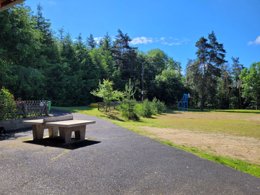 Camping Pas Cher vous présente avec son site Officiel campingpascher.fr, le Camping Ushuaïa Villages Sabot classé 3 étoiles, situé sur la commune de Saint Maurice De Lignon dans le département Haute-loire (Auvergne) en France. Le camping Ushuaïa Villages Sabot, vous présente un hébergement de type mobil-home. Le camping Ushuaïa Villages Sabot vous propose du sam. 30 mai au sam. 06 juin 2026 pour 7 nuits à 239€. Cette location propose 115 dates différentes pour réserver votre séjour. Découvrez également les 1 autres gammes d'hébergements du camping. Les Avis clients pour le Camping Ushuaïa Villages Sabot sont excellents avec une note moyenne de 8 sur 10. Piscine chauffée, Piscine extérieure, Aire de jeux enfants, Baby-foot, Canoë-kayak, Ping-pong, Pétanque, Randonnée, Terrain multisports, Boulangerie, Bureau de tabac, Snack/Bar,... En savoir plus : cliquez-ICI.