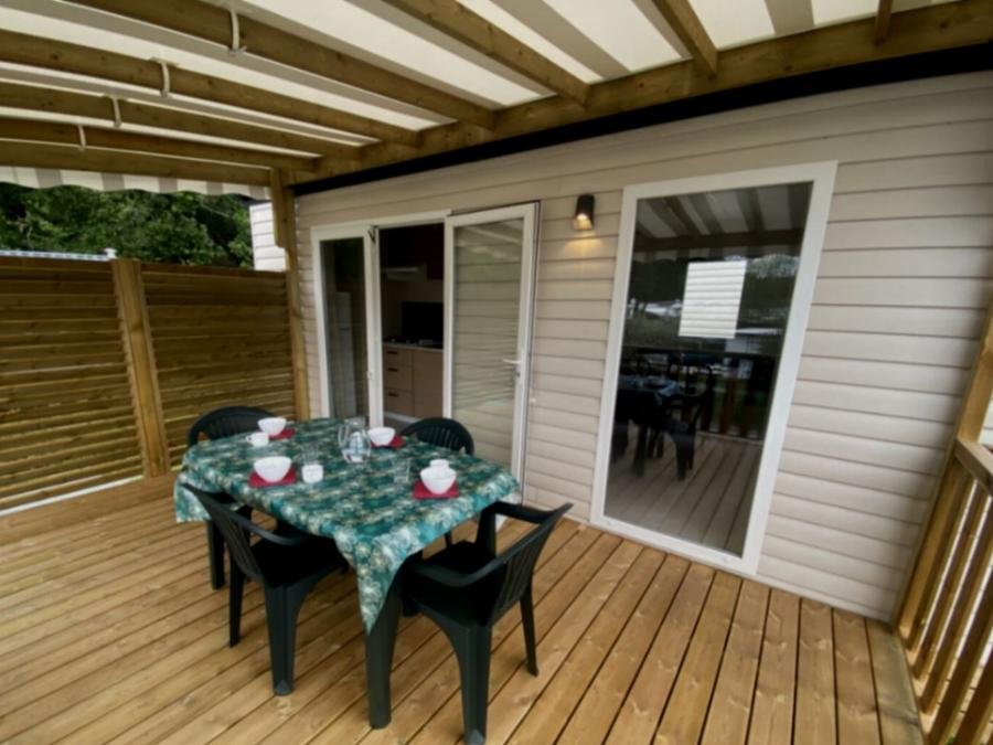 Camping Pas Cher vous présente avec son site Officiel campingpascher.fr, le Camping Paradis L'Ile De Kernodet classé 4 étoiles, situé sur la commune de Saint Molf dans le département Loire-atlantique (Pays De La Loire) en France. Le camping Paradis L'Ile De Kernodet, vous présente un hébergement de type mobil-home de 26 m² et télévision. Le camping Paradis L'Ile De Kernodet vous propose du sam. 19 septembre au sam. 26 septembre 2026, en promotion à -7% pour 7 nuits à 186 € au lieu de 200,0 € soit une Économie de 14 €. Cette location propose 8 dates différentes pour réserver votre séjour. Découvrez également les 22 autres gammes d'hébergements du camping. Les Avis clients pour le Camping Paradis L'Ile De Kernodet sont excellents avec une note moyenne de 8 sur 10. Piscine chauffée, Piscine couverte, Animations familiales, Club enfants, Aire de jeux enfants, Baby-foot, Cyclisme, Ping-pong, Piscine, Pétanque, Randonnée, Terrain multisports, Bar, Snack/Bar,... En savoir plus : cliquez-ICI.