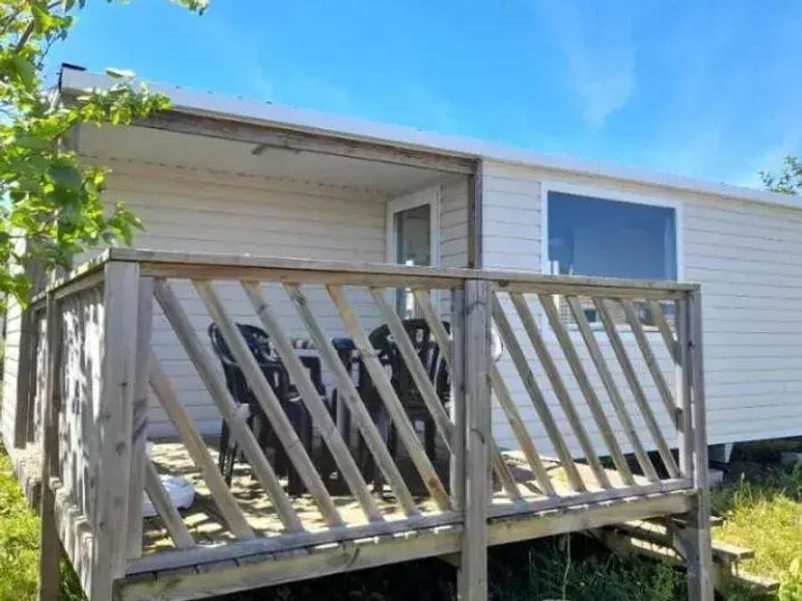 Camping Pas Cher vous présente avec son site Officiel campingpascher.fr, le Camping La Clairière classé 4 étoiles, situé sur la commune de Saint Paul En Born dans le département Landes (Aquitaine) en France. Le camping La Clairière, vous présente un hébergement de type mobil-home de 26 m² pour 6 personnes. Le camping La Clairière vous propose du sam. 06 juin au sam. 13 juin 2026 pour 7 nuits à 149€. Cette location propose 17 dates différentes pour réserver votre séjour. Découvrez également les 10 autres gammes d'hébergements du camping. Les Avis clients pour le Camping La Clairière sont excellents avec une note moyenne de 8 sur 10. MerRivière, Piscine chauffée, Piscine extérieure, Animation ados, Animations familiales, Club enfants, Aire de jeux enfants, Canoë-kayak, Court de tennis, Cyclisme, Golf, Paddle, Ping-pong, Pétanque, Salle de fitness, Sports nautiques, Surf, Terrain de football, Terrain de volley-ball, Terrain multisports, Voile, Bar, Dépôt de pain, Plats à emporter, Restaurant,... En savoir plus : cliquez-ICI.