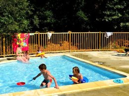 Camping Pas Cher vous présente avec son site Officiel campingpascher.fr, le Camping Maeva Escapades La Clairière classé 4 étoiles, situé sur la commune de Saint Paul En Born dans le département Landes (Aquitaine) en France. Le camping Maeva Escapades La Clairière, vous présente un hébergement de type mobil-home de 26 m² pour 4 personnes et télévision. Le camping Maeva Escapades La Clairière vous proposeun séjour PAS CHER avec une REMISEdu sam. 16 mai au sam. 23 mai 2026, en promotion à -30% pour 7 nuits à 199 € au lieu de 284,29 € soit une Économie de 85,29 €. Cette location propose 104 dates différentes pour réserver votre séjour. Découvrez également les 10 autres gammes d'hébergements du camping. Les Avis clients pour le Camping Maeva Escapades La Clairière sont excellents avec une note moyenne de 8 sur 10. MerRivière, Piscine chauffée, Piscine extérieure, Animation ados, Animations familiales, Club enfants, Aire de jeux enfants, Canoë-kayak, Court de tennis, Cyclisme, Golf, Paddle, Ping-pong, Pétanque, Salle de fitness, Sports nautiques, Surf, Terrain de football, Terrain de volley-ball, Terrain multisports, Voile, Bar, Dépôt de pain, Plats à emporter, Restaurant,... En savoir plus : cliquez-ICI.