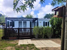 Camping Pas Cher vous présente avec son site Officiel campingpascher.fr, le Camping Maeva Escapades La Clairière classé 4 étoiles, situé sur la commune de Saint Paul En Born dans le département Landes (Aquitaine) en France. Le camping Maeva Escapades La Clairière, vous présente un hébergement de type mobil-home de 27 m² pour 4 personnes et télévision. Le camping Maeva Escapades La Clairière vous proposeun séjour PAS CHER avec une REMISEdu sam. 04 juillet au sam. 11 juillet 2026, en promotion à -30% pour 7 nuits à 619 € au lieu de 884,29 € soit une Économie de 265,29 €. Cette location propose 8 dates différentes pour réserver votre séjour. Découvrez également les 10 autres gammes d'hébergements du camping. Les Avis clients pour le Camping Maeva Escapades La Clairière sont excellents avec une note moyenne de 8 sur 10. MerRivière, Piscine chauffée, Piscine extérieure, Animation ados, Animations familiales, Club enfants, Aire de jeux enfants, Canoë-kayak, Court de tennis, Cyclisme, Golf, Paddle, Ping-pong, Pétanque, Salle de fitness, Sports nautiques, Surf, Terrain de football, Terrain de volley-ball, Terrain multisports, Voile, Bar, Dépôt de pain, Plats à emporter, Restaurant,... En savoir plus : cliquez-ICI.