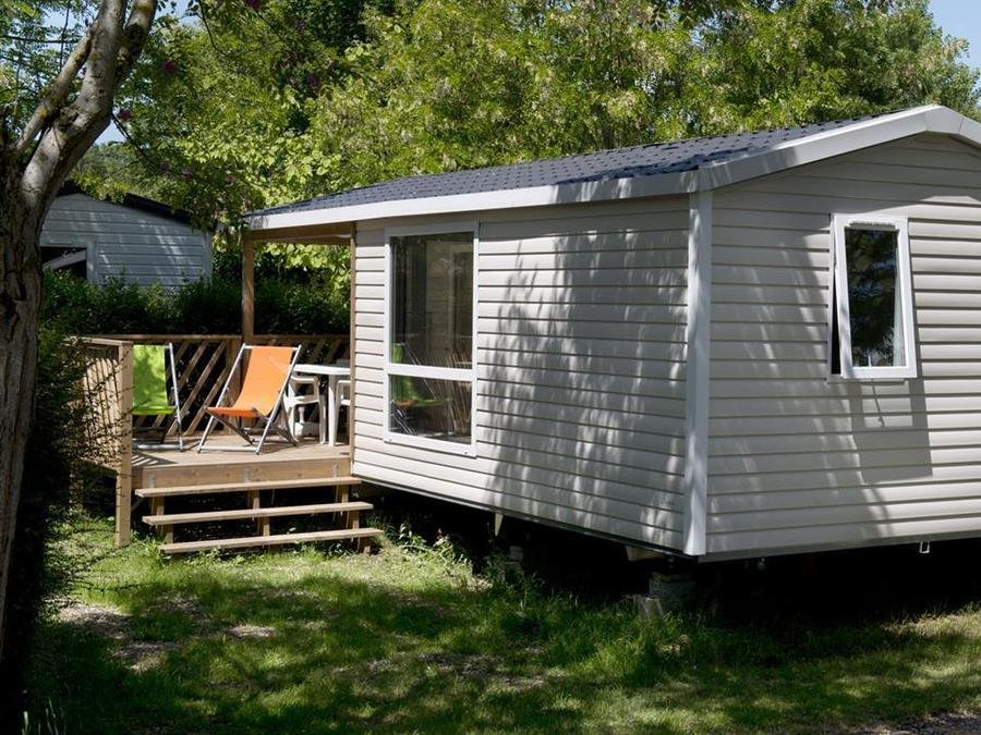 Camping Pas Cher vous présente avec son site Officiel campingpascher.fr, le Camping Flower L'Abri-Côtier classé 3 étoiles, situé sur la commune de Saint Nazaire Sur Charente dans le département Charente-maritime (Poitou Charentes) en France. Le camping Flower L'Abri-Côtier, vous présente un hébergement de type mobil-home de 26 m² pour 2 personnes et télévision. Le camping Flower L'Abri-Côtier vous propose du mercredi 05 août au mercredi 12 août 2026, en promotion à -12% pour 7 nuits à 1063,04 € au lieu de 1208,0 € soit une Économie de 144,96 €. Cette location propose 61 dates différentes pour réserver votre séjour. Découvrez également les 15 autres gammes d'hébergements du camping. Les Avis clients pour le Camping Flower L'Abri-Côtier sont excellents avec une note moyenne de 8 sur 10. Piscine chauffée, Piscine couverte, Animation enfants, Animations familiales, Aire de jeux enfants, Baby-foot, Canoë-kayak, Centre équestre, Court de tennis, Golf, Paddle, Ping-pong, Piscine, Pétanque, Structure gonflable enfants, Voile, Bar, Boulangerie, Bureau de tabac, Dépôt de pain, Pizzeria, Plats à emporter, Restaurant, Snack/Bar, Station-service, Supermarché, Épicerie,... En savoir plus : cliquez-ICI.