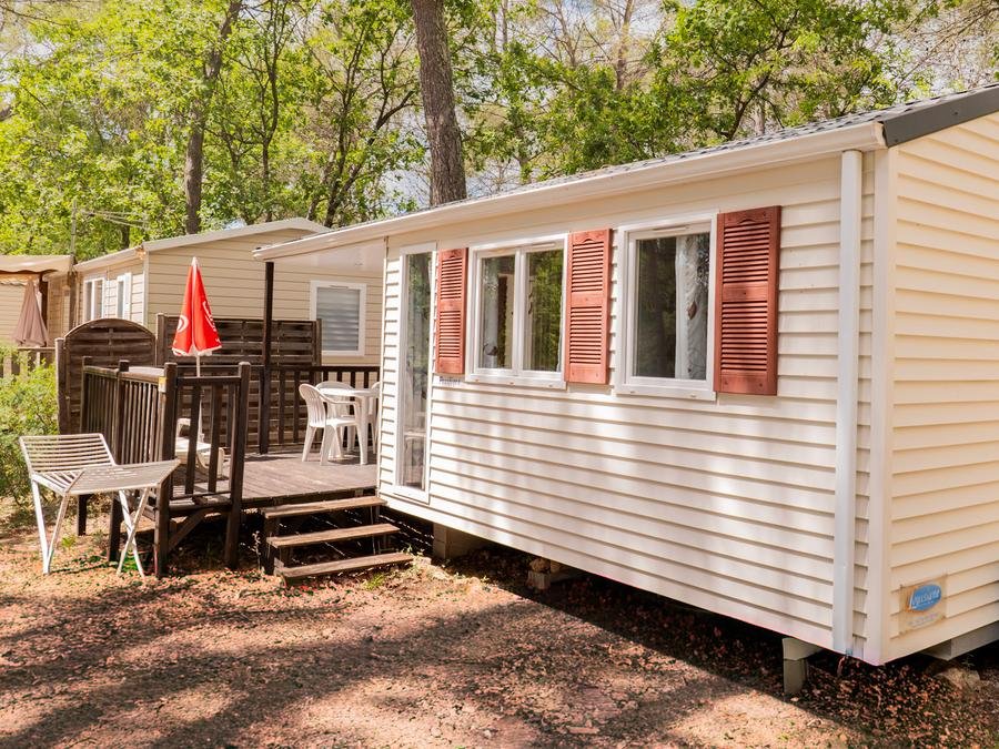 Camping Pas Cher vous présente avec son site Officiel campingpascher.fr, le Camping Le Parc classé 4 étoiles, situé sur la commune de Saint Paul En Forêt dans le département Var (Provence Alpes Côte D'azur) en France. Le camping Le Parc, vous présente un hébergement de type mobil-home de 21 m² avec climatisation et télévision. Le camping Le Parc vous propose du sam. 19 septembre au sam. 26 septembre 2026 pour 7 nuits à 300€. Cette location propose 73 dates différentes pour réserver votre séjour. Découvrez également les 12 autres gammes d'hébergements du camping. Les Avis clients pour le Camping Le Parc sont excellents avec une note moyenne de 8 sur 10. Piscine chauffée, Piscine extérieure, Animations familiales, Club ados, Club enfants, Aire de jeux enfants, Baby-foot, Canoë-kayak, Centre équestre, Golf, Ping-pong, Pétanque, Randonnée, Structure gonflable enfants, Terrain de football, Terrain de volley-ball, Terrain multisports, Tir à l’arc, Trampoline, Dépôt de pain, Plats à emporter, Snack/Bar, Épicerie,... En savoir plus : cliquez-ICI.