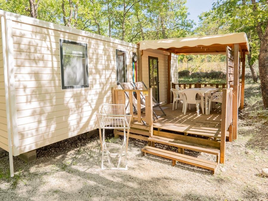 Camping Pas Cher vous présente avec son site Officiel campingpascher.fr, le Camping Le Parc classé 4 étoiles, situé sur la commune de Saint Paul En Forêt dans le département Var (Provence Alpes Côte D'azur) en France. Le camping Le Parc, vous présente un hébergement de type mobil-home de 35 m² pour 6 personnes avec climatisation et télévision. Le camping Le Parc vous propose du sam. 04 juillet au sam. 11 juillet 2026, en promotion à -15% pour 7 nuits à 697 € au lieu de 820,0 € soit une Économie de 123 €. Cette location propose 84 dates différentes pour réserver votre séjour. Découvrez également les 12 autres gammes d'hébergements du camping. Les Avis clients pour le Camping Le Parc sont excellents avec une note moyenne de 8 sur 10. Piscine chauffée, Piscine extérieure, Animations familiales, Club enfants, Aire de jeux enfants, Baby-foot, Canoë-kayak, Centre équestre, Golf, Ping-pong, Pétanque, Randonnée, Structure gonflable enfants, Terrain de football, Terrain de volley-ball, Terrain multisports, Tir à l’arc, Trampoline, Dépôt de pain, Plats à emporter, Snack/Bar, Épicerie,... En savoir plus : cliquez-ICI.