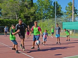 Camping Pas Cher vous présente avec son site Officiel campingpascher.fr, le Camping Le Parc classé 4 étoiles, situé sur la commune de Saint Paul En Forêt dans le département Var (Provence Alpes Côte D'azur) en France. Le camping Le Parc vous propose un hébergement de type chalet de 25 m² pour 2 personnes avec climatisation (télévision). L'établissement vous propose 5 autres types d'hébergements. Découvrez tous nos séjours à petits prix dans la commune et aux alentours de Saint Paul En Forêt du département : Var (Provence Alpes Côte D'azur). Les Avis clients pour le Camping Le Parc sont excellents avec une note moyenne de 8 sur 10. Piscine chauffée, Piscine extérieure, Animations familiales, Club ados, Club enfants, Aire de jeux enfants, Baby-foot, Canoë-kayak, Centre équestre, Golf, Ping-pong, Pétanque, Randonnée, Structure gonflable enfants, Terrain de football, Terrain de volley-ball, Terrain multisports, Tir à l’arc, Trampoline, Dépôt de pain, Plats à emporter, Snack/Bar, Épicerie,... En savoir plus : cliquez-ICI.