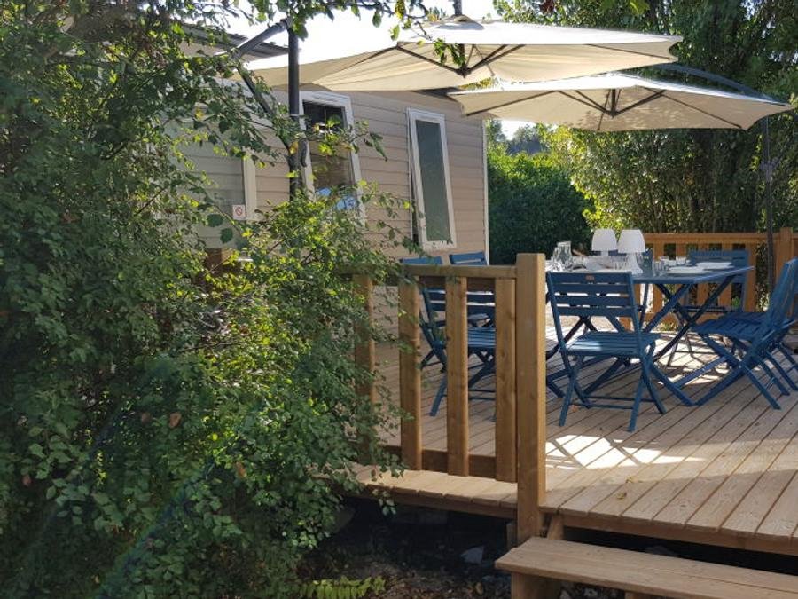 Camping Pas Cher vous présente avec son site Officiel campingpascher.fr, le Camping Des Arcades classé 3 étoiles, situé sur la commune de Saint Pantaléon dans le département Lot (Midi Pyrénées) en France. Le camping Des Arcades vous propose un hébergement de type mobil-home de 52 m² pour 8 personnes. L'établissement vous propose 8 autres types d'hébergements. Découvrez tous nos séjours à petits prix dans la commune et aux alentours de Saint Pantaléon du département : Lot (Midi Pyrénées). Les Avis clients pour le Camping Des Arcades sont excellents avec une note moyenne de 8 sur 10. Piscine chauffée, Piscine extérieure, Animation ados, Animation enfants, Animations familiales, Club ados, Aire de jeux enfants, Baby-foot, Centre équestre, Flipper, Ping-pong, Piscine, Pétanque, Randonnée, Salle de jeux vidéo, Sports nautiques, Terrain de beach-volley, Terrain de football, Terrain de volley-ball, Trampoline, Bar, Dépôt de pain, Restaurant, Snack/Bar, Épicerie,... En savoir plus : cliquez-ICI.