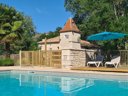 Camping Pas Cher vous présente avec son site Officiel campingpascher.fr, le Camping Des Arcades classé 3 étoiles, situé sur la commune de Saint Pantaléon dans le département Lot (Midi Pyrénées) en France. Le camping Des Arcades, vous présente un hébergement de type mobil-home de 39 m². Le camping Des Arcades vous propose du sam. 18 juillet au sam. 25 juillet 2026 pour 7 nuits à 984€. Cette location propose 3 dates différentes pour réserver votre séjour. Découvrez également les 8 autres gammes d'hébergements du camping. Les Avis clients pour le Camping Des Arcades sont excellents avec une note moyenne de 8 sur 10. Piscine chauffée, Piscine extérieure, Animation ados, Animation enfants, Animations familiales, Club ados, Aire de jeux enfants, Baby-foot, Centre équestre, Flipper, Ping-pong, Piscine, Pétanque, Randonnée, Salle de jeux vidéo, Sports nautiques, Terrain de beach-volley, Terrain de football, Terrain de volley-ball, Trampoline, Bar, Dépôt de pain, Restaurant, Snack/Bar, Épicerie,... En savoir plus : cliquez-ICI.